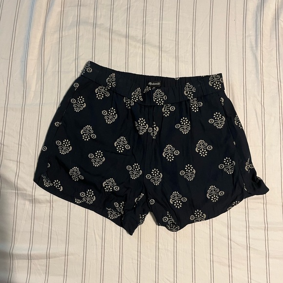Madewell Drapey Pull-On Shorts in Flowerstamp print - Picture 3 of 3